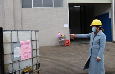 疫情来临快速响应，，，捐赠消毒液等医疗物资